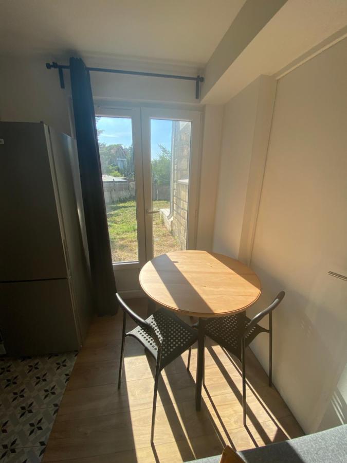 Une Pause En Ile De France - 450 M Rer E Villiers sur Marne Bagian luar foto